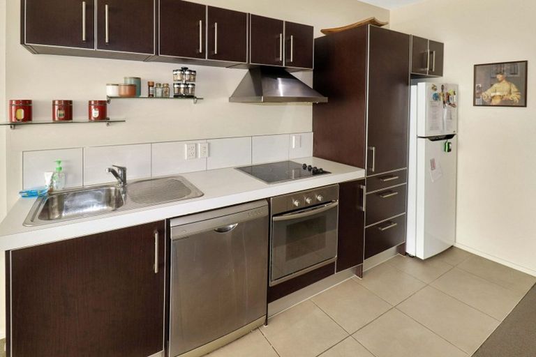 Photo of property in Las Olas De Cuba, 4/35 Torrens Terrace, Mount Cook, Wellington, 6011