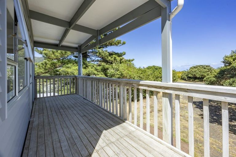 Photo of property in 95 Marine Parade North, Piha, New Lynn, 0772