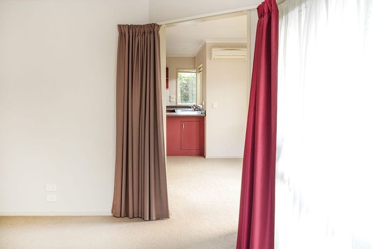 Photo of property in 41 Caulfield Place, Pukehangi, Rotorua, 3015