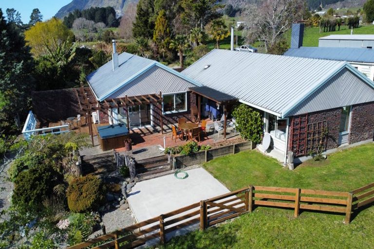 Photo of property in 70 Central Takaka Road, Takaka, 7183