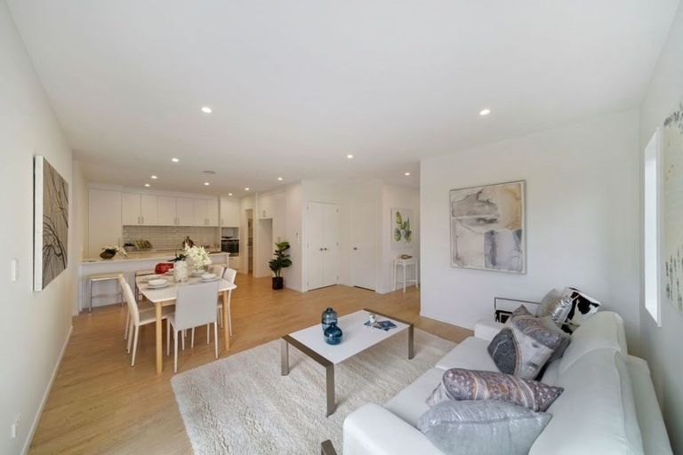 Photo of property in 8 Nola Dawn Avenue, Papakura, 2110