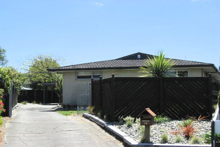 Photo of property in 19 Woodstock Place, Russley, Christchurch, 8042