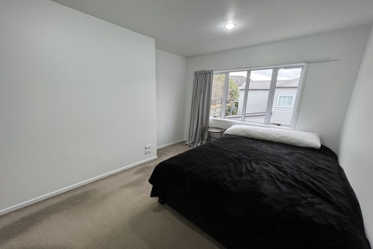 Photo of property in 11/30 John Jennings Drive, Oteha, Auckland, 0632