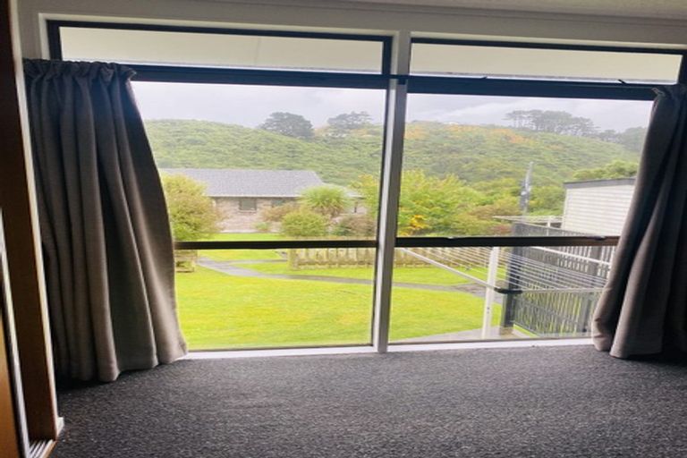 Photo of property in 8 Bushland Grove, Paparangi, Wellington, 6037