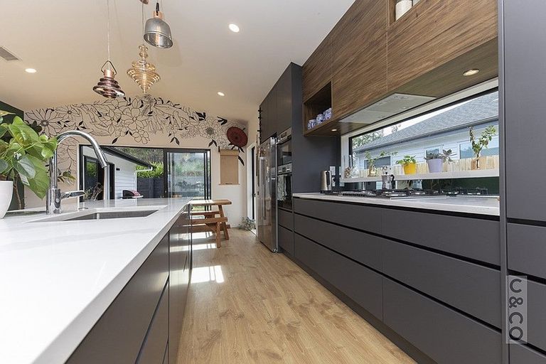 Photo of property in 83 Vinistra Road, Kumeu, 0810