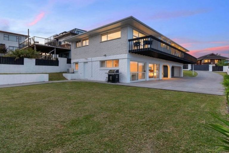 Photo of property in 254 Glamorgan Drive, Northcross, Auckland, 0630