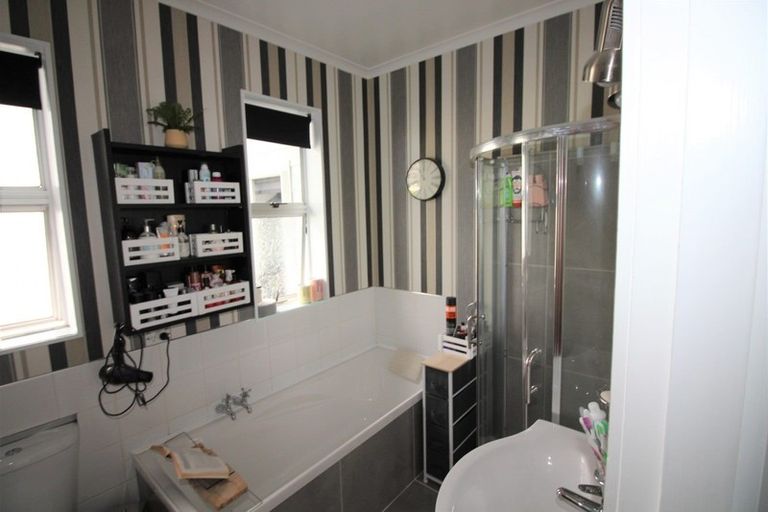 Photo of property in 13 Windsor Street, Dannevirke, 4930