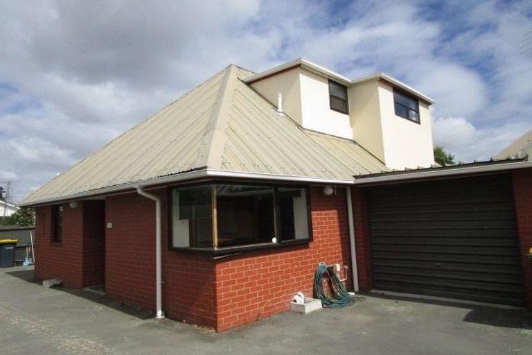 Photo of property in 2/49 Searells Road, Strowan, Christchurch, 8052