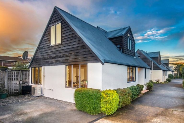 Photo of property in 2/6 Earp Street, Johnsonville, Wellington, 6037