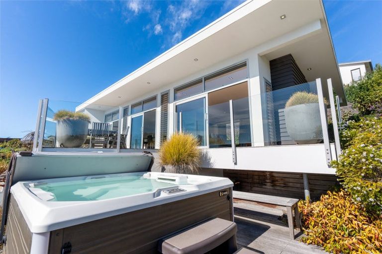 Photo of property in 1 Saint Remy Lane, Redcliffs, Christchurch, 8081