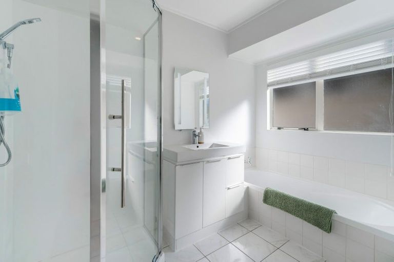 Photo of property in 2 Chale Place, Somerville, Auckland, 2014