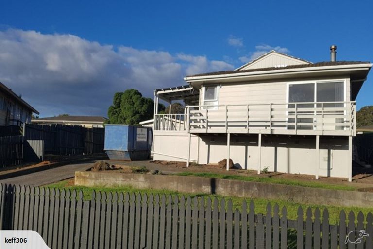 Photo of property in 14 Frobisher Way, Clendon Park, Auckland, 2103