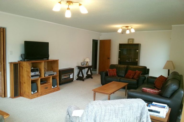 Photo of property in 30 Oxford Street, Tawa, Wellington, 5028