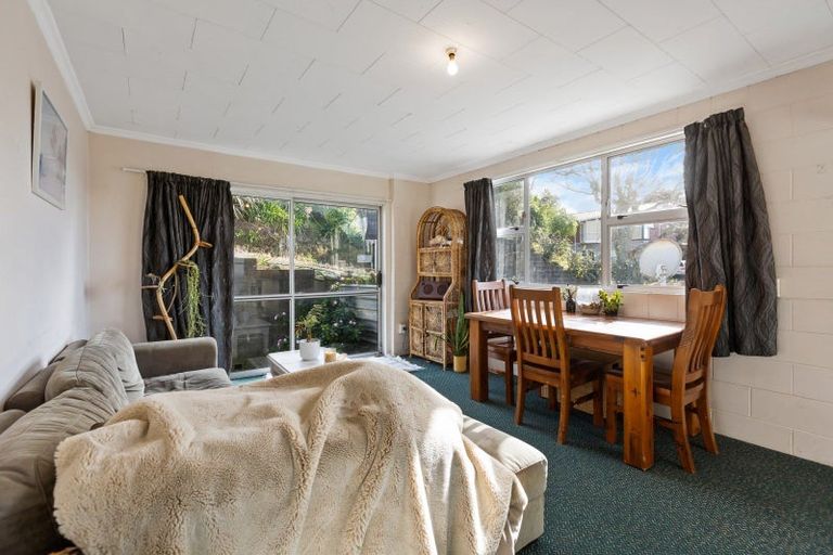 Photo of property in 7 Fairview Place, Westown, New Plymouth, 4310