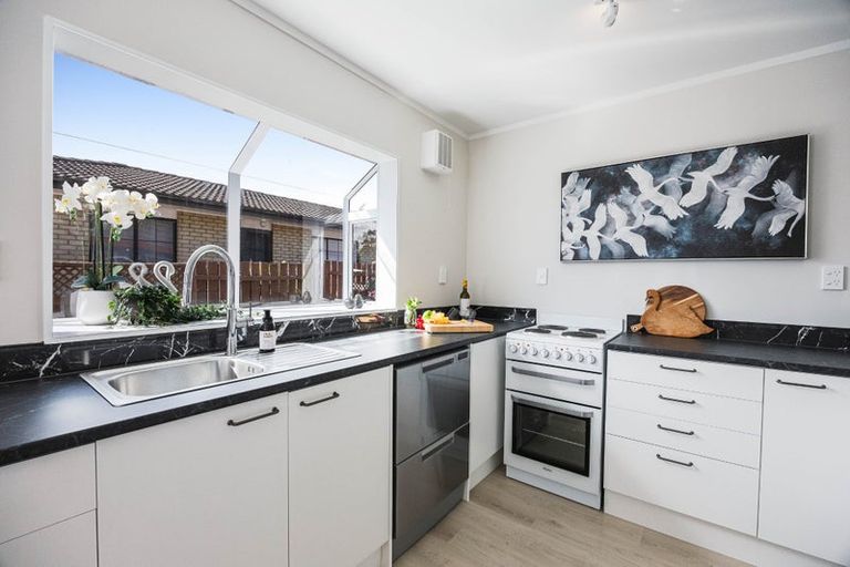 Photo of property in 4/73 Vintage Drive, Henderson, Auckland, 0612