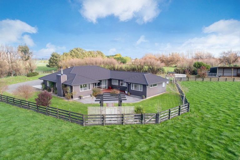 Photo of property in 222 Oroua Road, Kairanga, Palmerston North, 4475