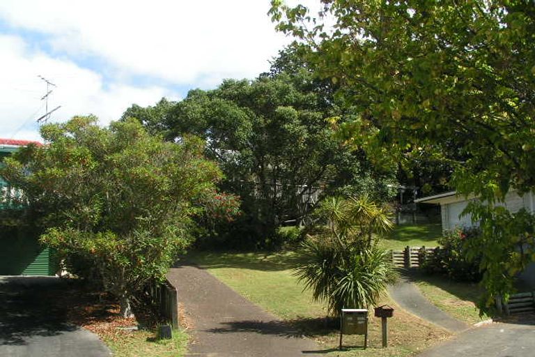 Photo of property in 1/10 Mahuta Grove, Northcote, Auckland, 0627
