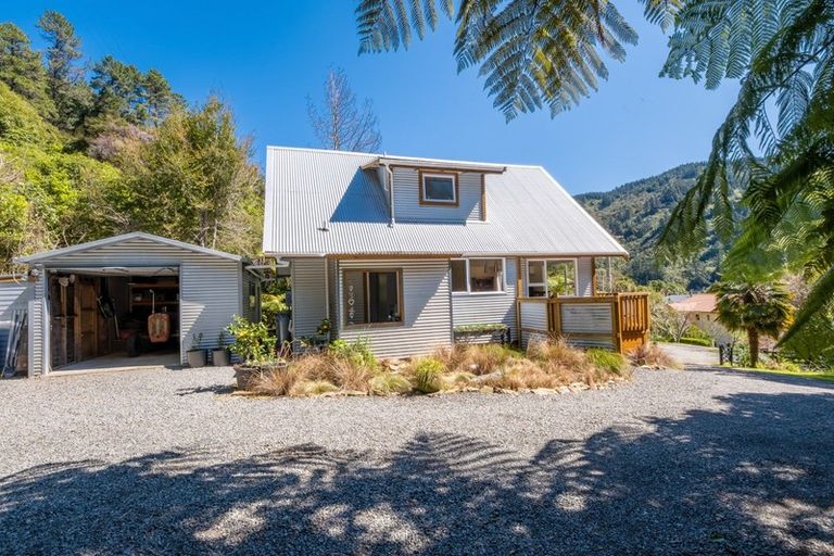 Photo of property in 34 Mccormicks Road, Whatamango Bay, Picton, 7281