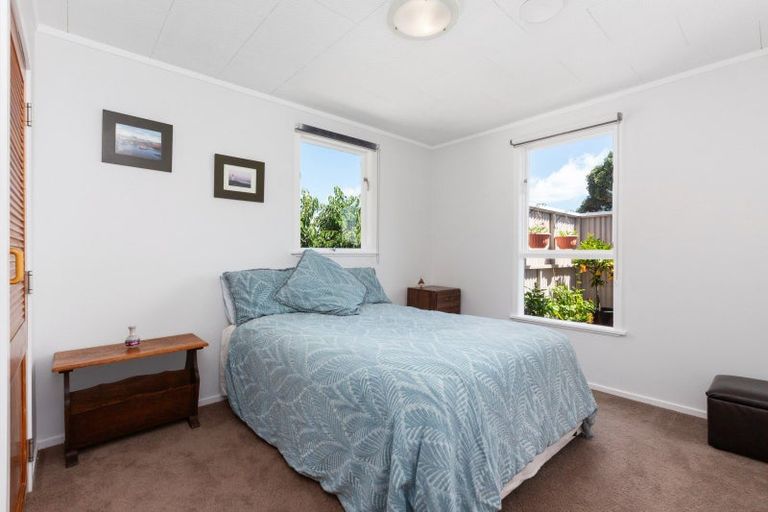 Photo of property in 5 Sunset Terrace, Waikanae Beach, Waikanae, 5036
