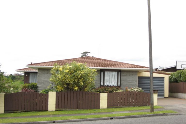 Photo of property in 102 Riversdale Drive, Merrilands, New Plymouth, 4312