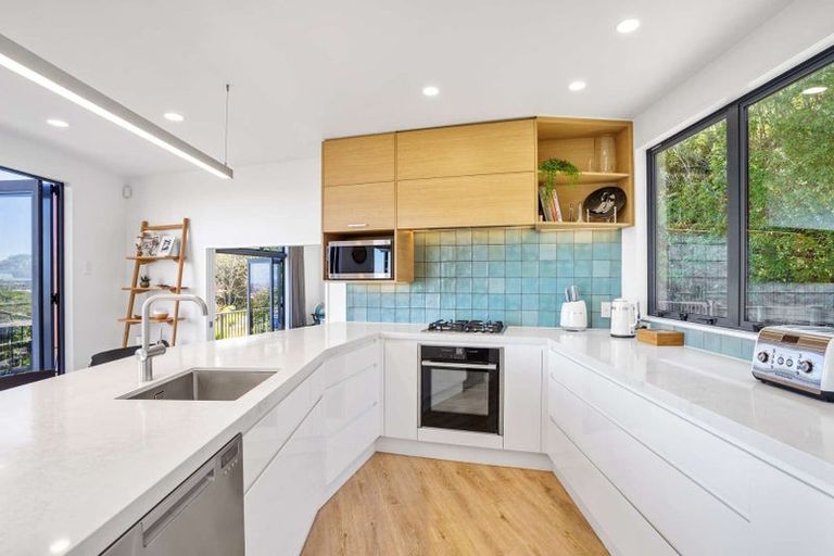 Photo of property in 110 Point View Drive, East Tamaki Heights, Auckland, 2016