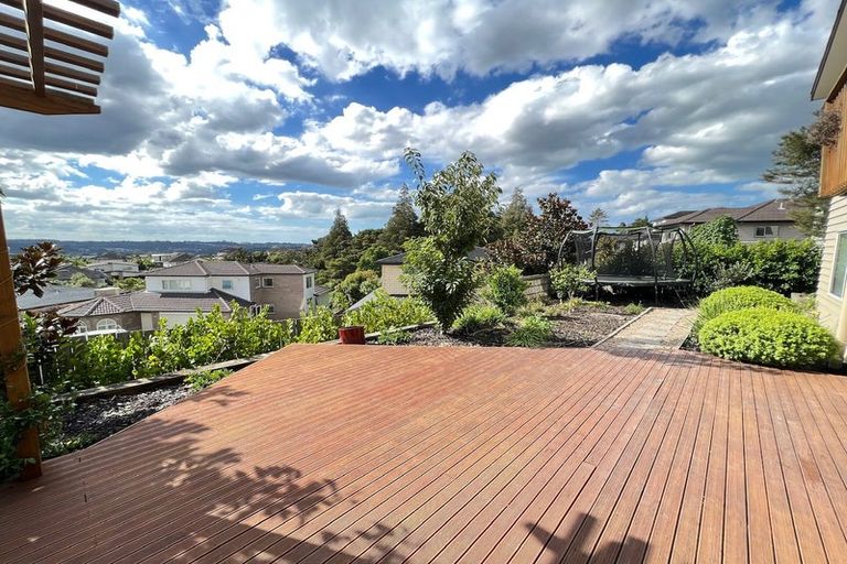 Photo of property in 92a Schnapper Rock Road, Schnapper Rock, Auckland, 0632