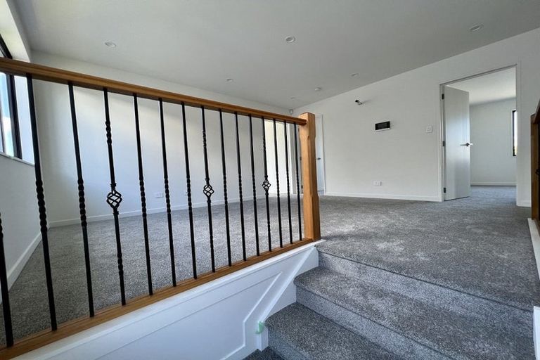 Photo of property in 2 Fiesta Drive, Half Moon Bay, Auckland, 2012