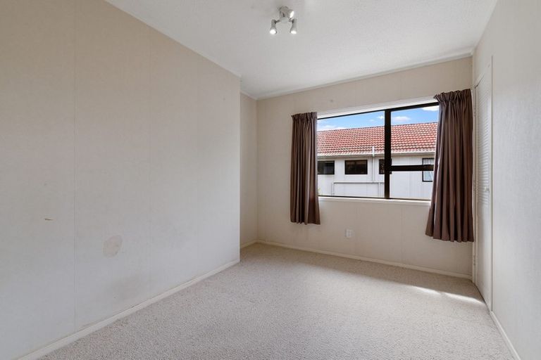 Photo of property in 33 John Downs Drive, Browns Bay, Auckland, 0630