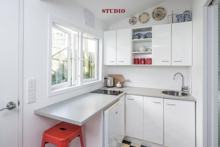 Photo of property in 17 Warwick Street, Wilton, Wellington, 6012