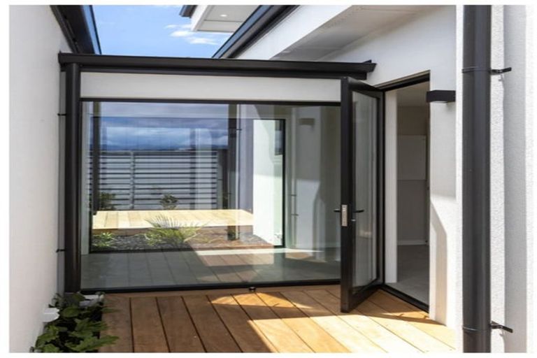 Photo of property in 14 Round Hill Rise, Cracroft, Christchurch, 8022