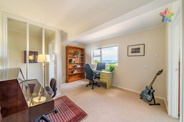 Photo of property in 239 Dowse Drive, Maungaraki, Lower Hutt, 5010