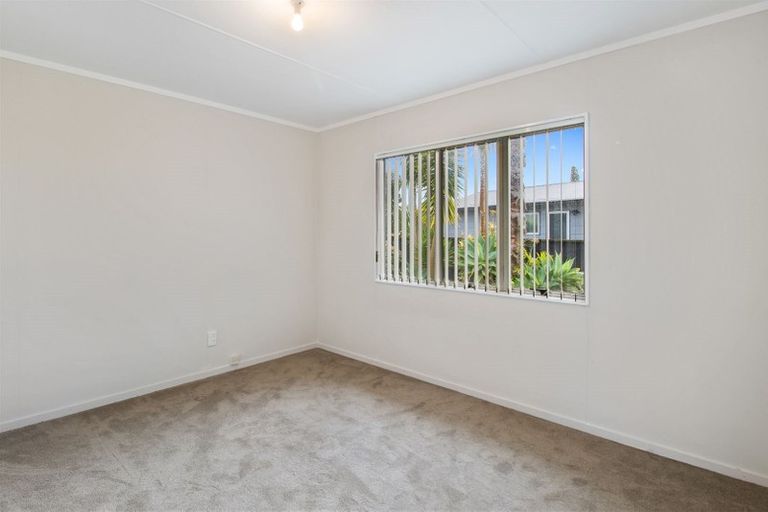 Photo of property in 17 Hindmarsh Street, Henderson, Auckland, 0612
