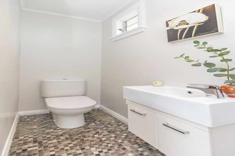 Photo of property in 33 Ranelagh Street, Karori, Wellington, 6012