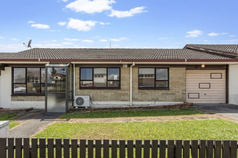 Photo of property in 2/1 Wattle Street, New Lynn, Auckland, 0600