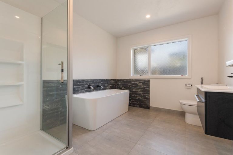 Photo of property in 39 Coutts Way, Fitzherbert, Palmerston North, 4410