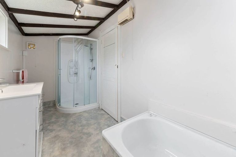 Photo of property in 14 Ingle Avenue, Waipahihi, Taupo, 3330