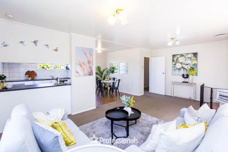 Photo of property in 35 Tacoma Drive, Totara Park, Upper Hutt, 5018