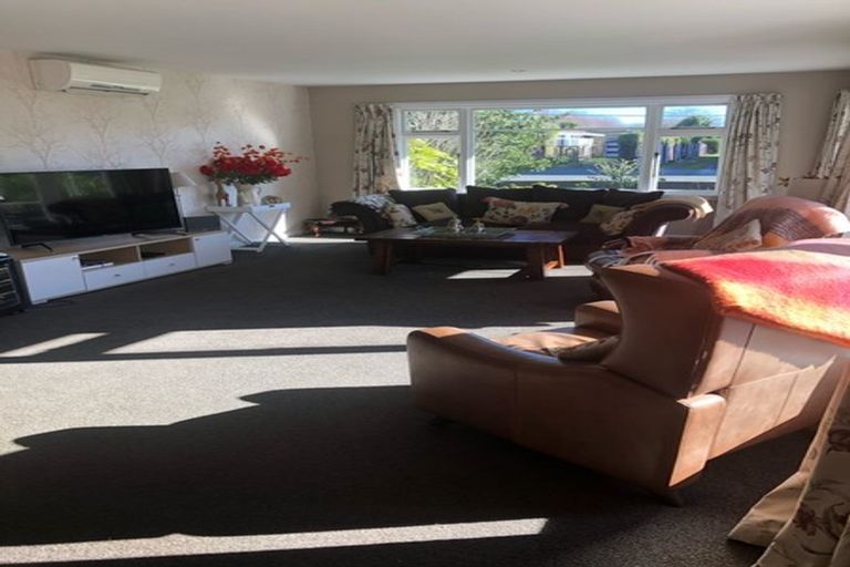 Photo of property in 19 Middlepark Road, Sockburn, Christchurch, 8042