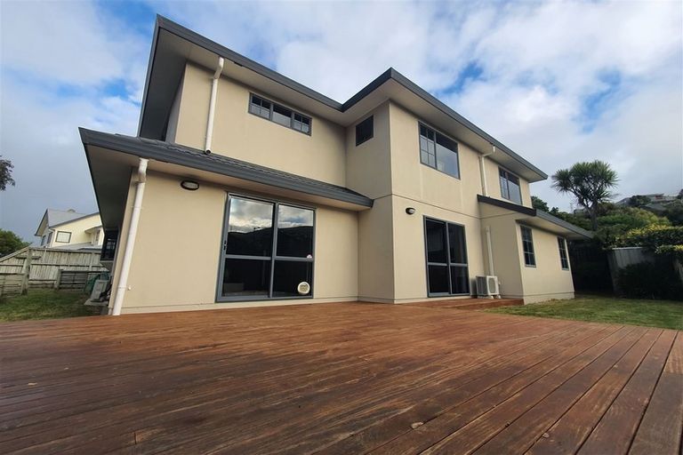 Photo of property in 17 Claverton Grove, Churton Park, Wellington, 6037