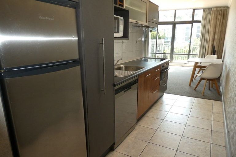 Photo of property in Atrium Towers, 9f/154 The Terrace, Wellington Central, Wellington, 6011