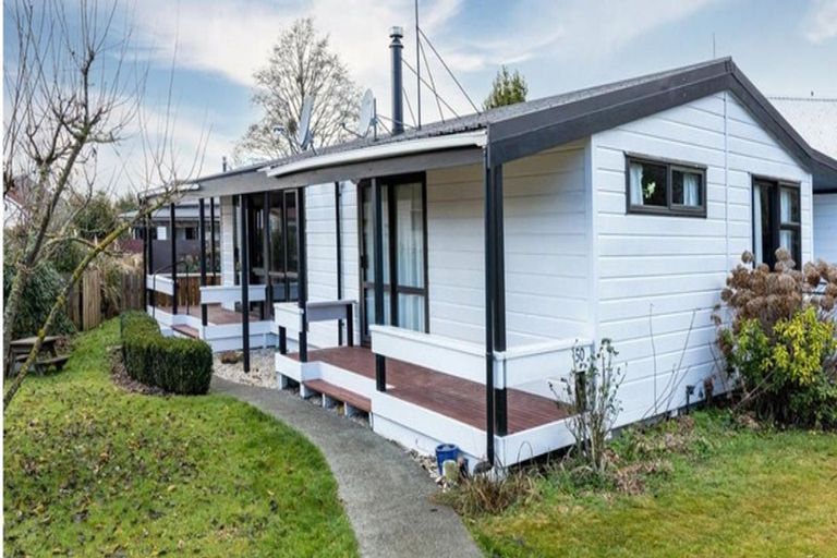 Photo of property in 50 Mckenzie Street, Geraldine, 7930