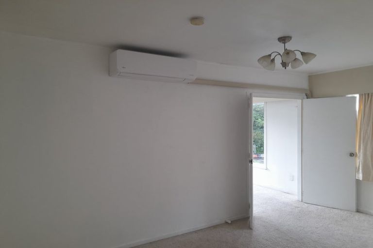 Photo of property in 88 Newlands Road, Newlands, Wellington, 6037