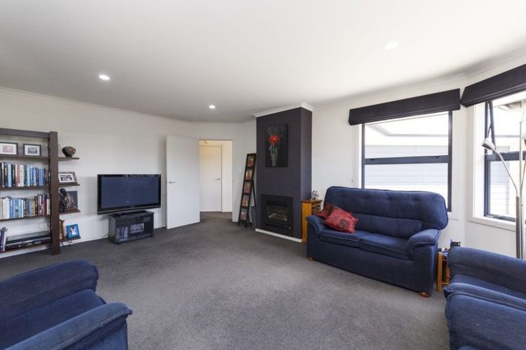 Photo of property in 99a Schnell Drive, Kelvin Grove, Palmerston North, 4414