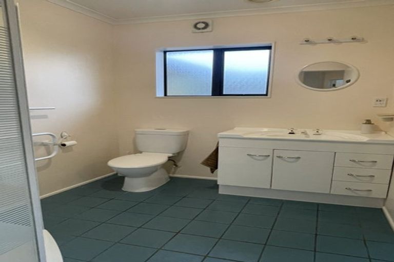 Photo of property in 102 Branch Road, Highlands Park, New Plymouth, 4312