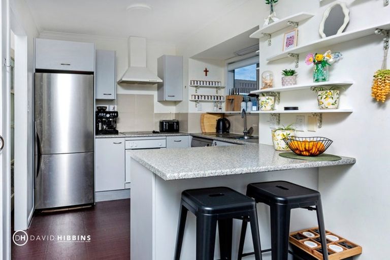 Photo of property in 1/9 Lancelot Place, Glenfield, Auckland, 0629