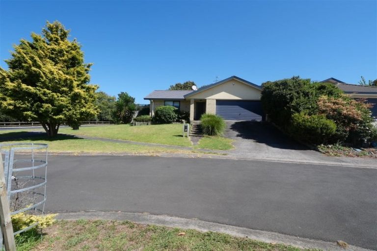 Photo of property in 2 Avonlea Lane, Pukekohe, 2120