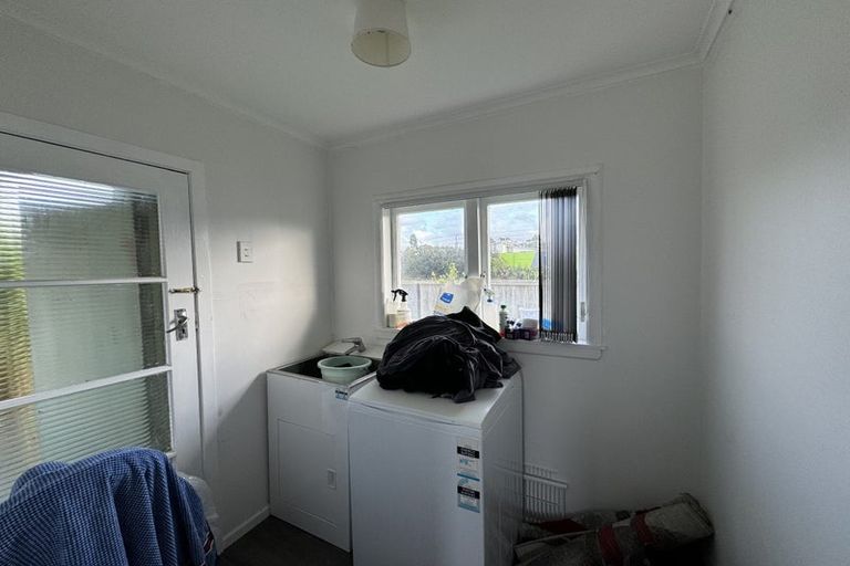Photo of property in 9 Huruhuru Road, Massey, Auckland, 0614
