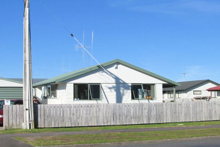 Photo of property in 27 Breckons Avenue, Nawton, Hamilton, 3200