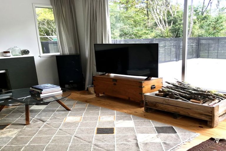 Photo of property in 1060 Sandspit Road, Sandspit, Warkworth, 0982