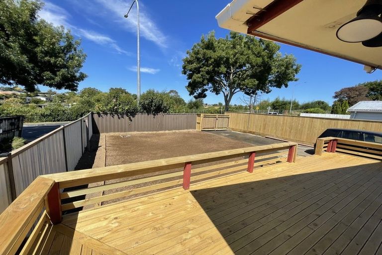 Photo of property in 104 Edmonton Road, Henderson, Auckland, 0612